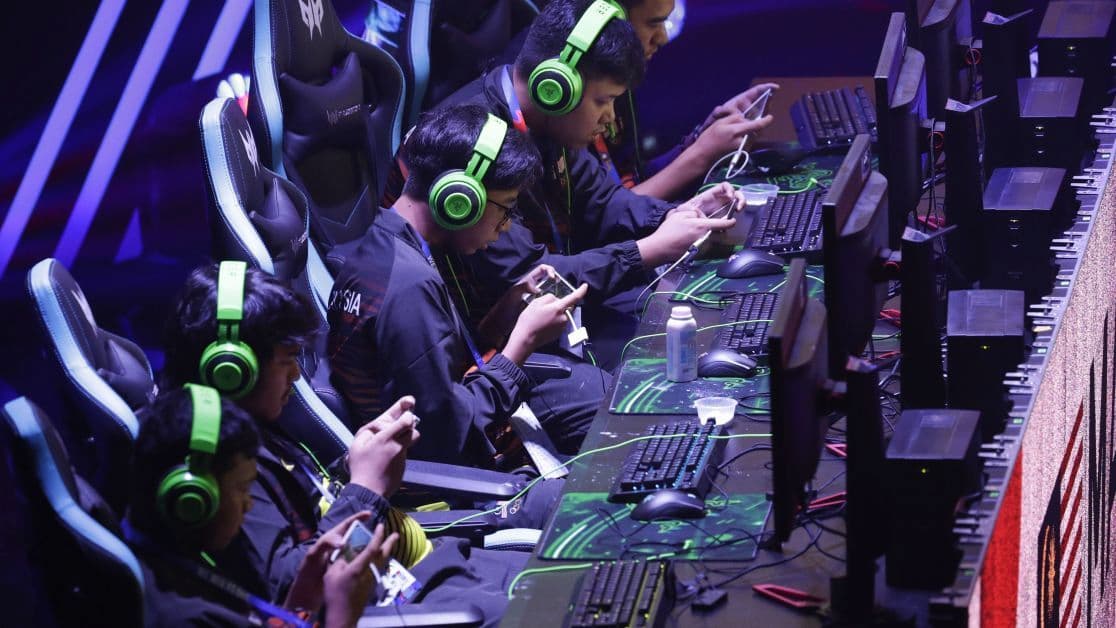Mobile Games and eSports: A New Era of Competition - FU-2fR
